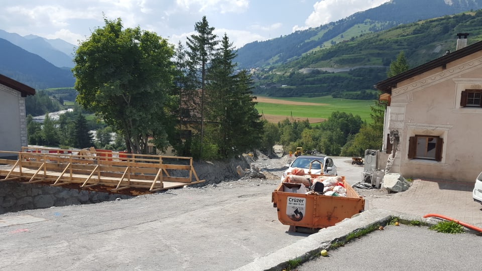 Ils donns da las bovas vesan ins era en la fracziun da Pradella. 