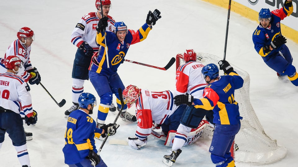 Giugaders da hockey han sajettà in gol e sa legran. 