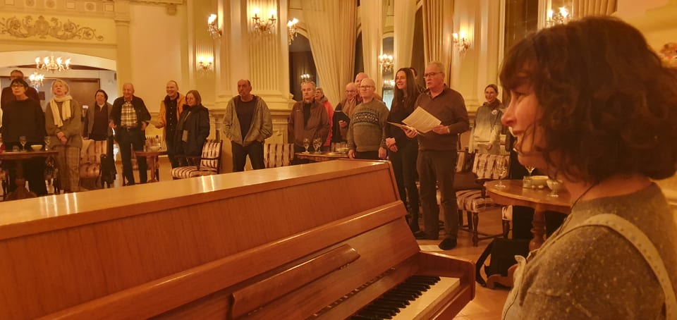 Cinzia Regensburger wird das einheimische Chor begleiten