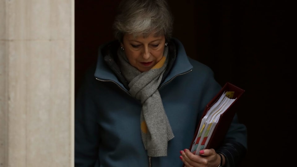 Theresa May sorta or dal parlament