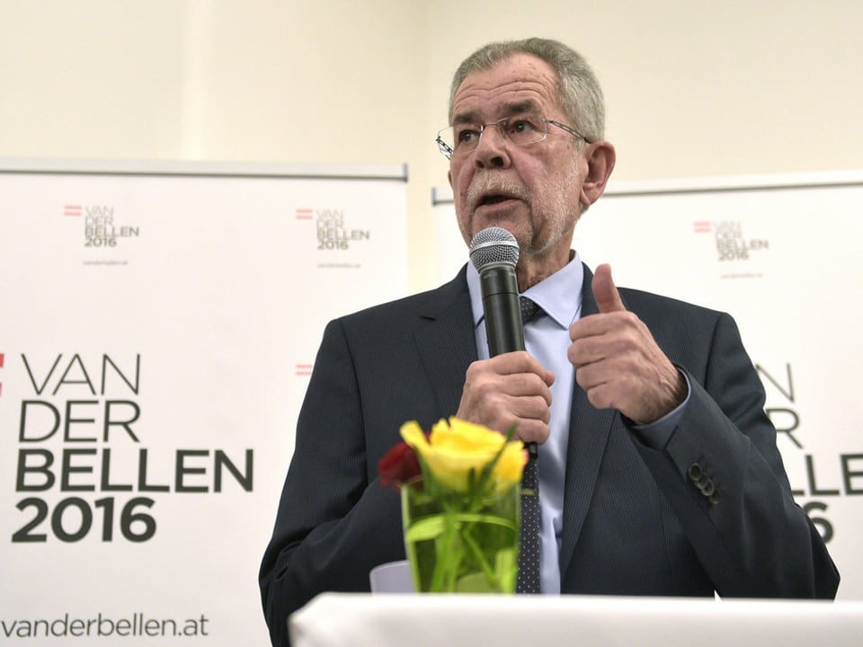 In concurrent pussaivel per Hofer è Alexander Van der Bellen, anteriur schef dals verd austriacs...