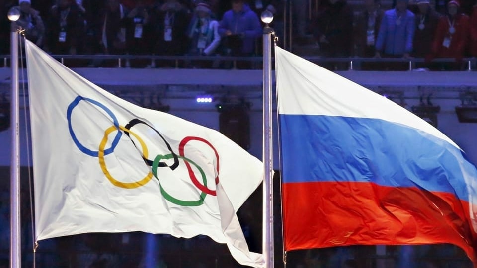Las bandiera da la Russia e la bandiera olimpica