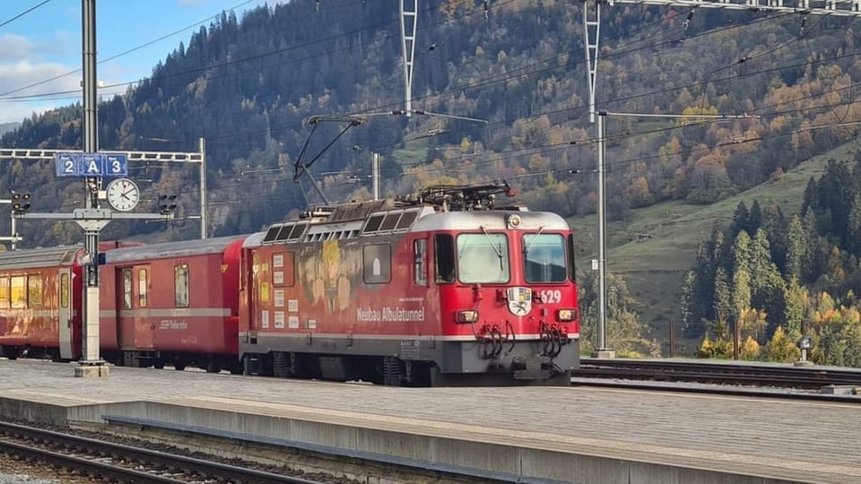 Tren en Surselva memia tard la bun'ura