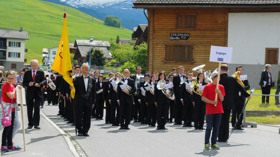 Impressiuns da la festa districtuala da musica a Sursaissa.