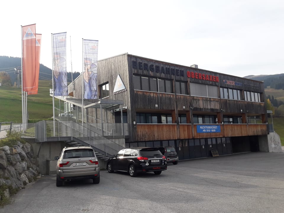 La chasa da las pendicularas a Meierhof cun inscripziuns.