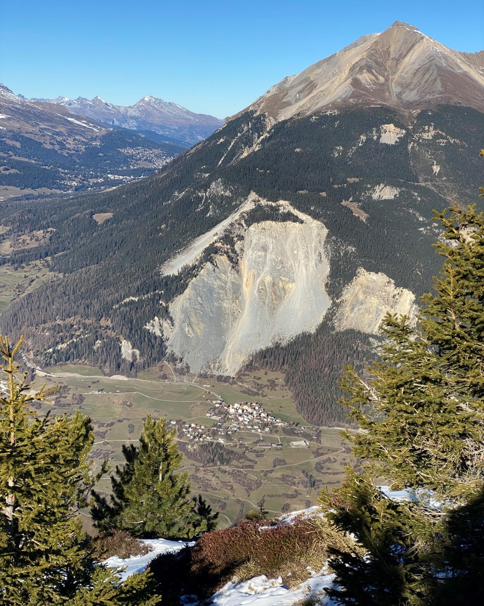 Vista vers la bova da Brinzauls, fotografà davent da la Motta Palousa.