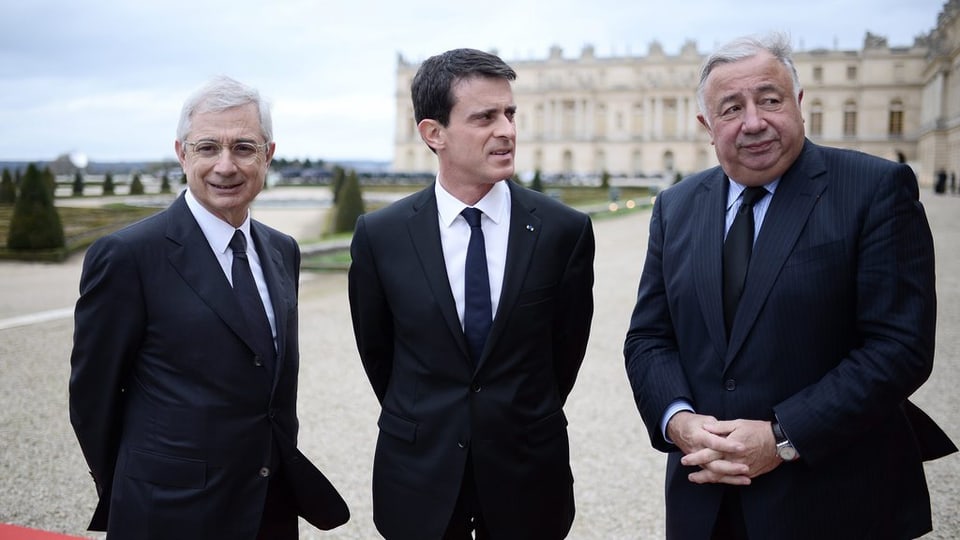 En a mez spetga Manuel Valls sin il president franzos François Hollande. 