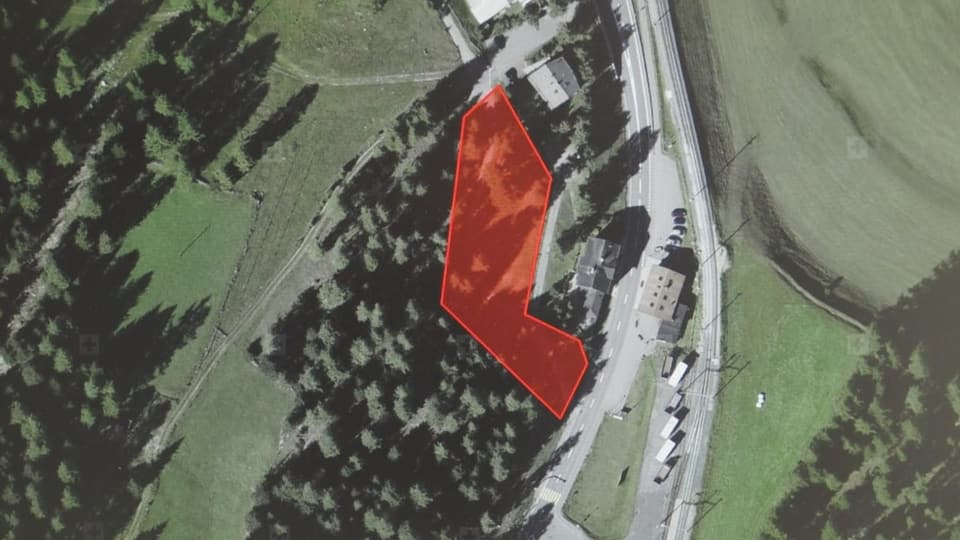 Survista parcella a Cinuos-chel Survista da satelit