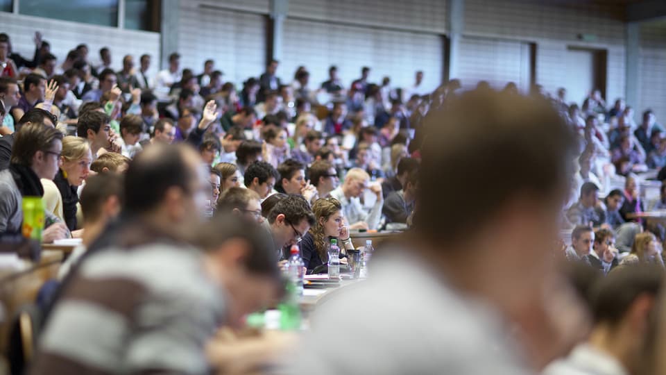 Students en in auditori a l'universitad.
