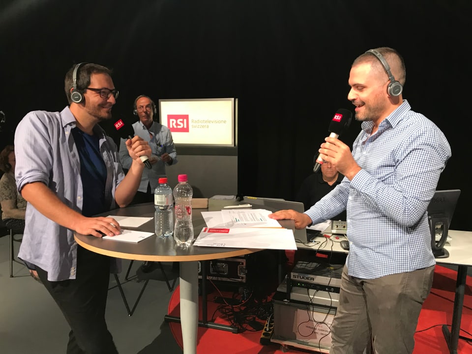 Il candidat da RSI, Norman Lipari, entamez il duell da Suisse Quiz cun il moderatur Davide Gagliardi.