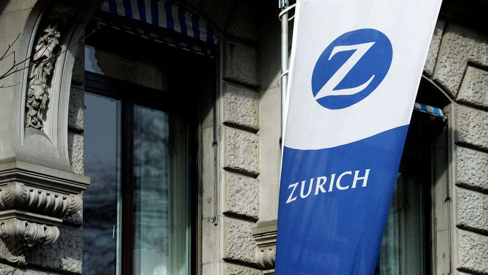 Bandiera da l'assicuranza Zurich vid ina chasa.