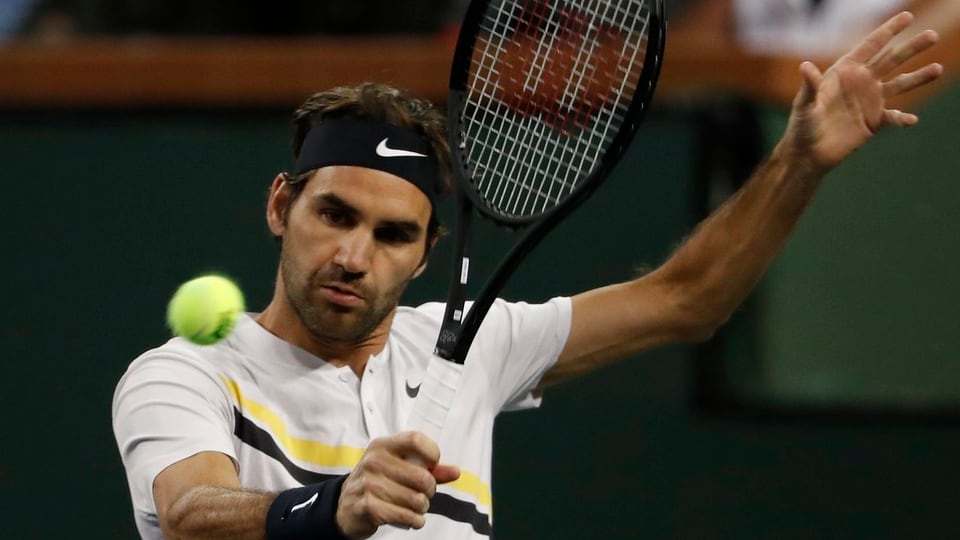 Federer gioga tennis.