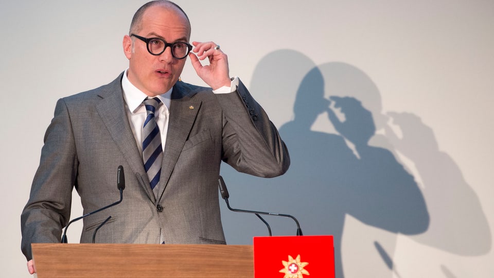 Jürg Schmid, il directur da Svizra Turissen durant la conferenza da medias.