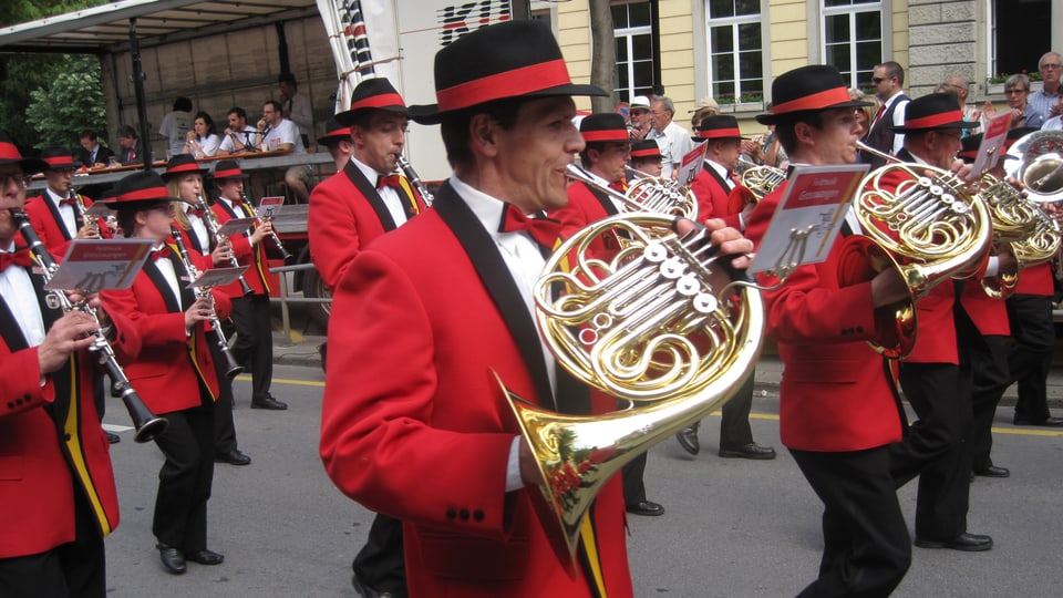 Ina musica durant marschar.