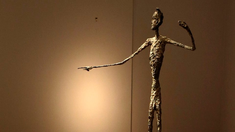 Sculptura "L'um che mussa" da l'artist da la Bregaglia Alberto Giacometti.