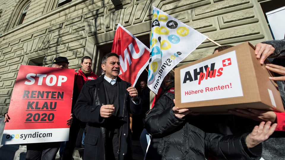Ils 17 da december 2013 aveva l'Uniun sindicala svizra inoltrà l'iniziativa.