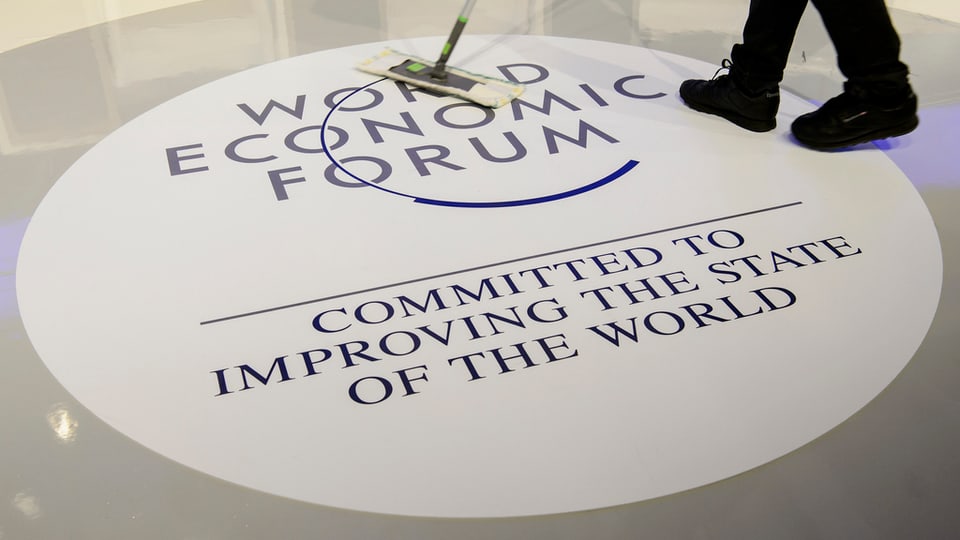 Label dal WEF che vegn nettegià.