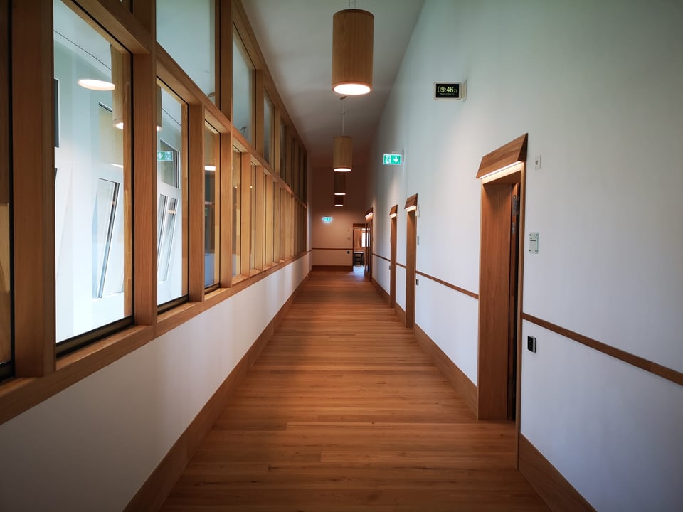 Corridor en ina staziun da la clinica Waldhaus