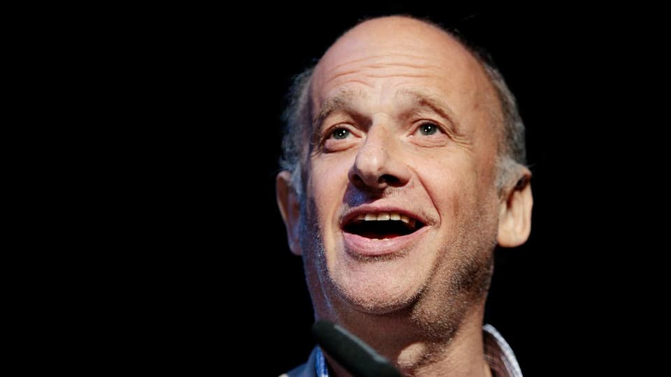 Luc Bondy il 2008 a Turitg durant ch’el engrazia al public per in premi ch’el ha retschavì.