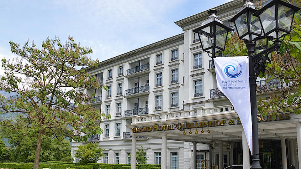 L'entrada principala dal Grand Resort Bogn Ragaz.