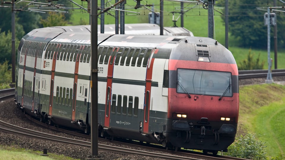 In tren a 2 plauns.