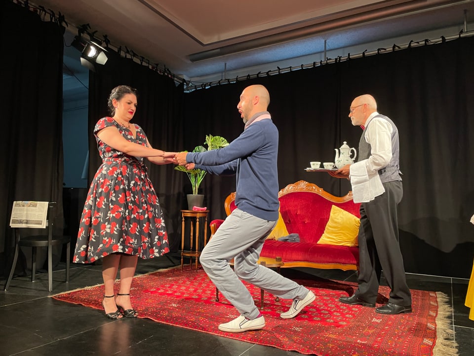 Sara-Bigna Janett und Flurin Caduff spielen Susanna und Gil.
