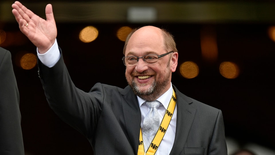 Martin Schulz tar la surdada dal premi da la citad dad Aachen.
