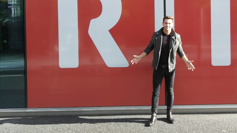 Bastian Baker avant il logo dad RTR