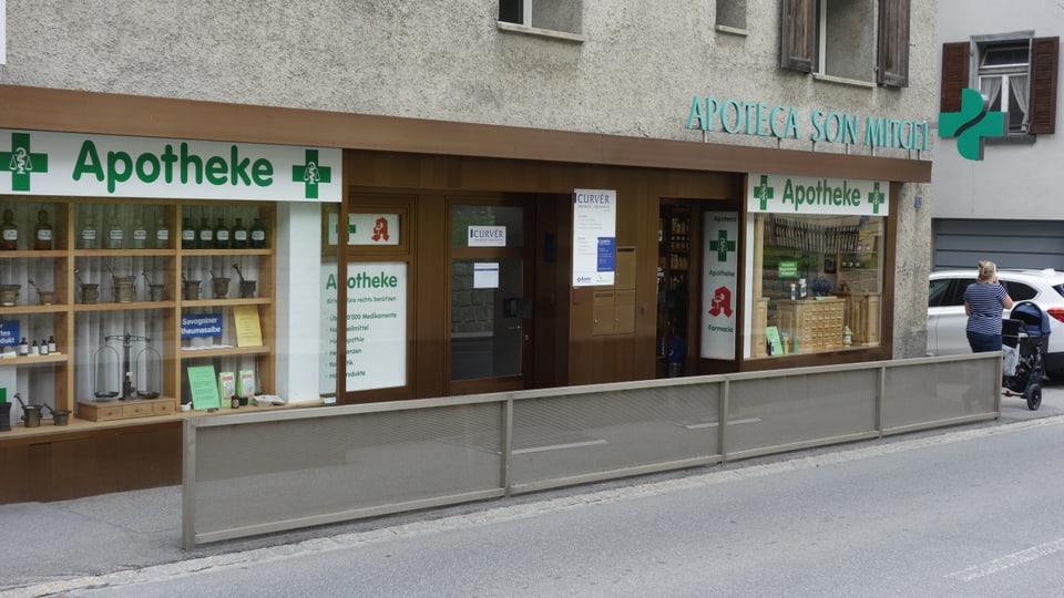 L'poteca Son Mitgel a Savognin ha tema la la concurrenza or da l'internet.