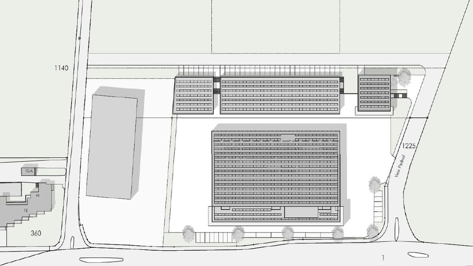 Actualmain vegn construida ina nova via d'access, e sisum da maun dretg duai dar il campus nov.