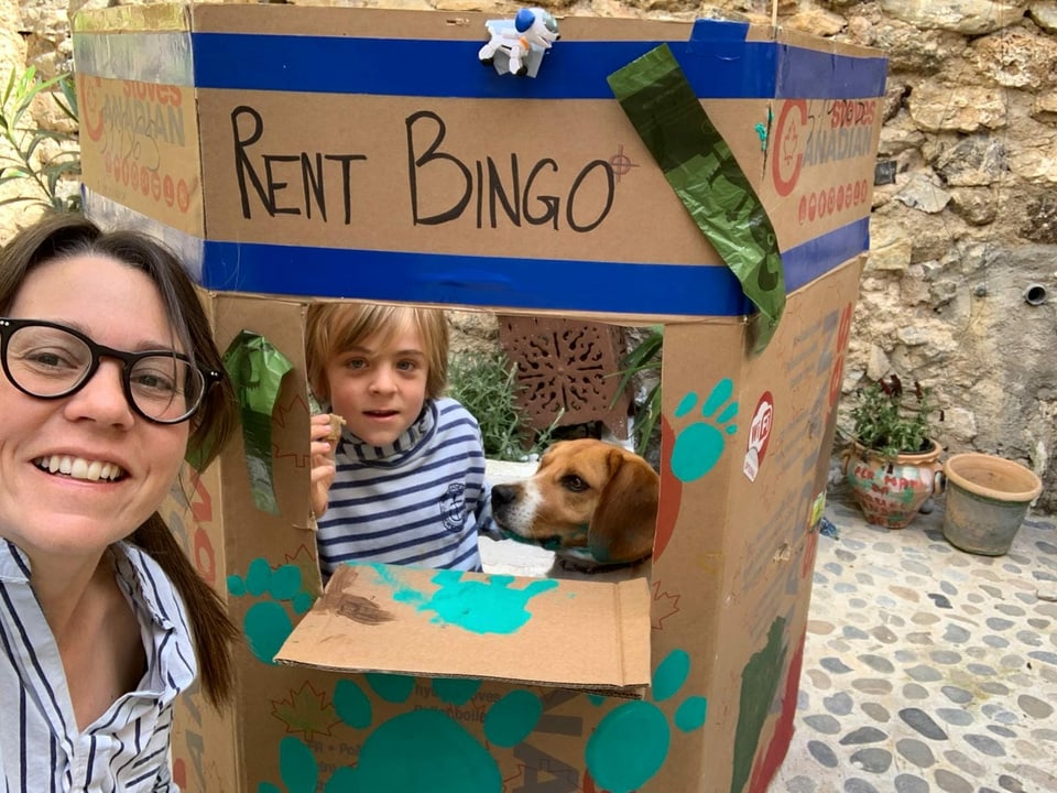 Nicole Bundi zambregia (natiralmain be sco sgnocca) in stan per emprestar il chaun a persunas chen da dastgan betg pli ir giuador. 