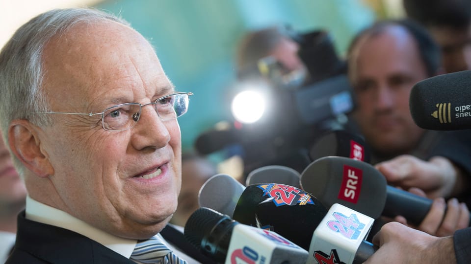 Il Cusseglier federal Johann Schneider-Ammann discurra avant las medias.