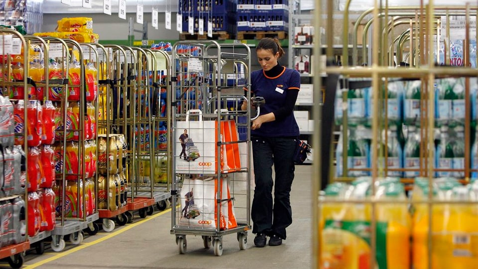 Vendidra vid dustar rauba en ina stizun da Coop.