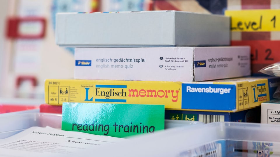 cudeschs emplunads e gieus per emprender l'englais
