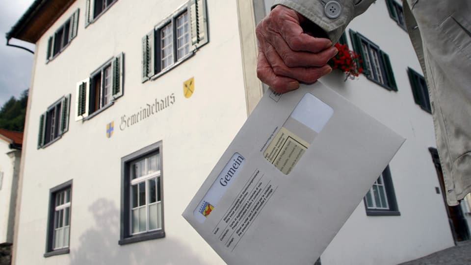 Um pli passà che va a vuschar. 