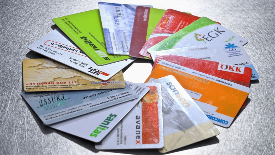 Cartas d'assicuranza da differentas cassas da malsauns.