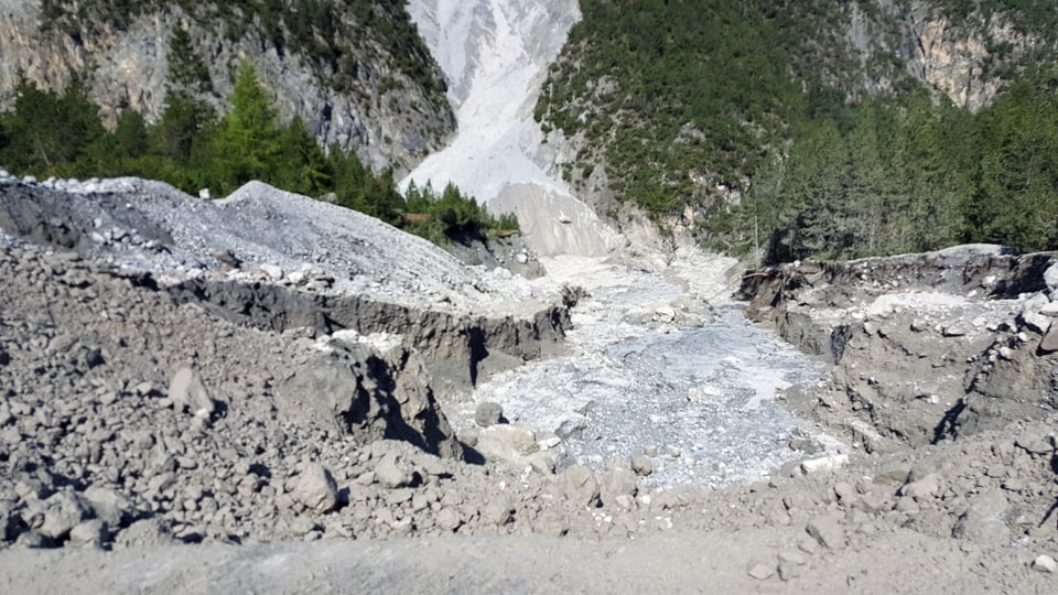 Radund 100’000 meters cubic èn ids a val en la Val S-charl.