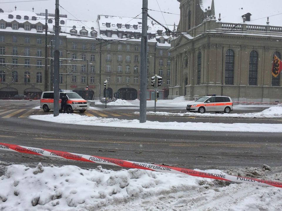 A la dretga sa chatta la baselgia Heiliggeist. 