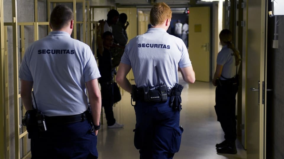 2 collavuraturs da la Securitas che patrulleschan en in zuler.