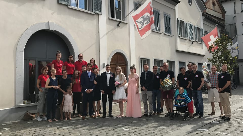 Ina raspada da nozzas avant l'uffizi civil da Cuira.
