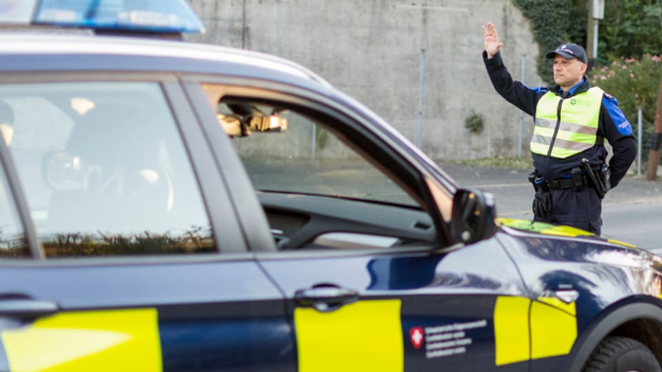 Ils ultims 6 mais ha quai dà 14 scumonds d'entrar en Svizra per extremists.