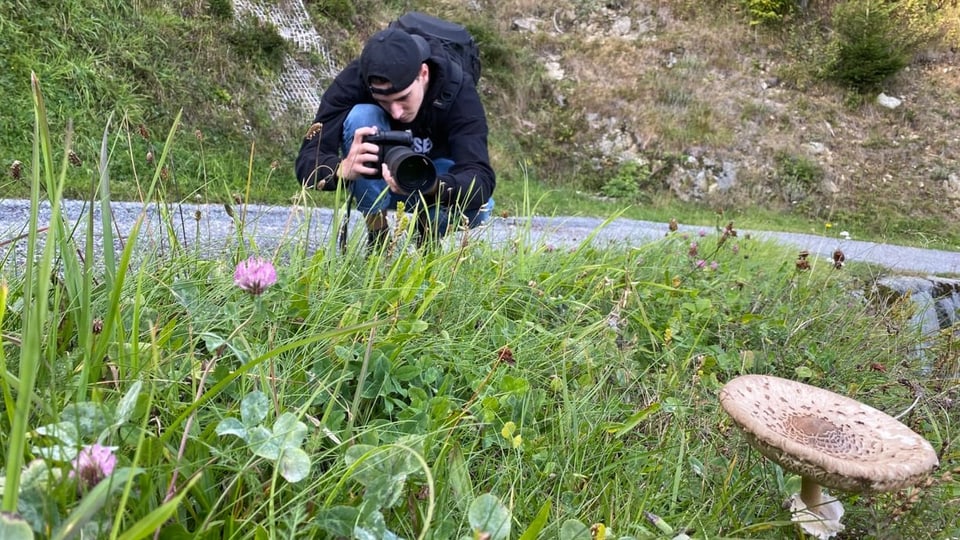 Gian-Andrea Huonder vid fotografar in bulieu.