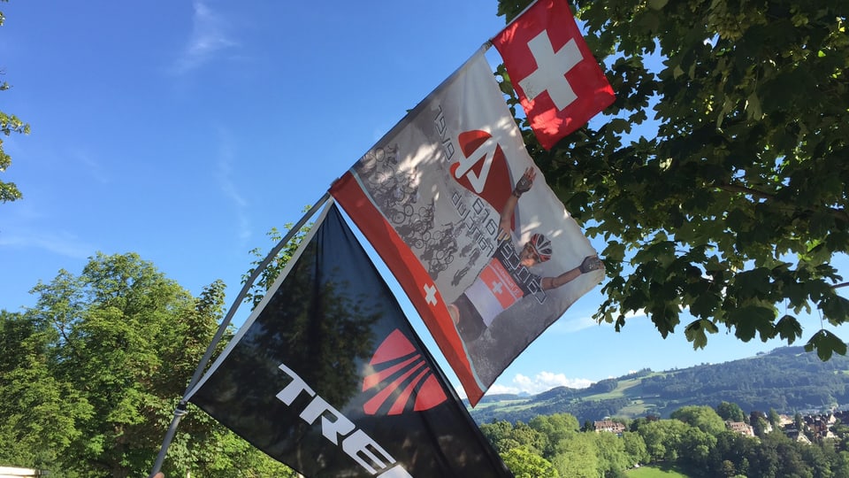 Bandieras dal club da fans da Fabian Cancellara a Berna.