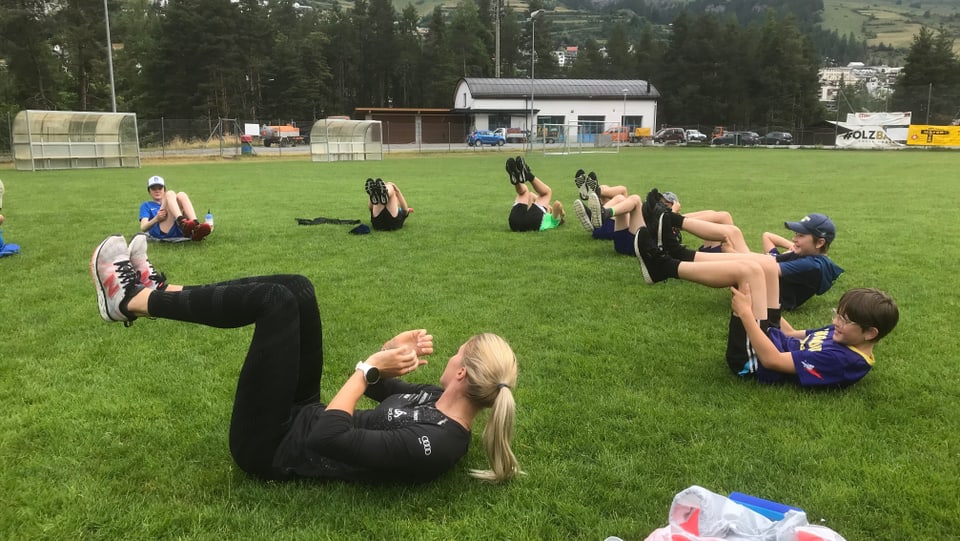 Uffants treneschan a Scuol per proxim enviern