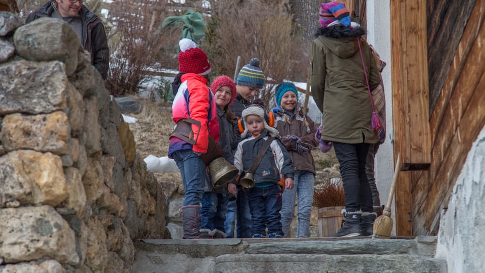 Intgins uffants èn anc sceptics sch'i grategia da stgatschar l'enviern.