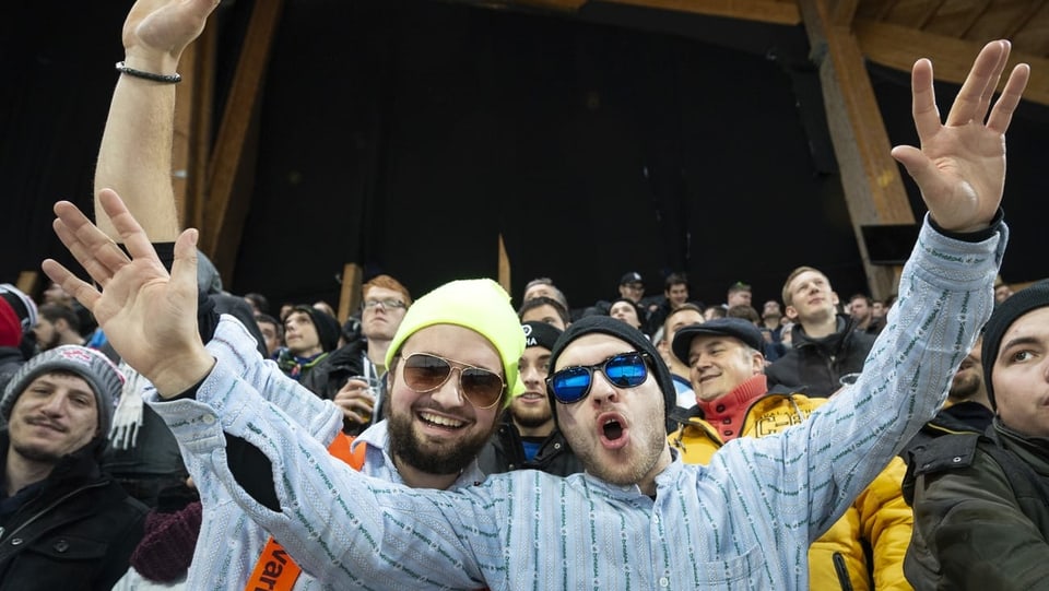 Fans da hockey en il stadion