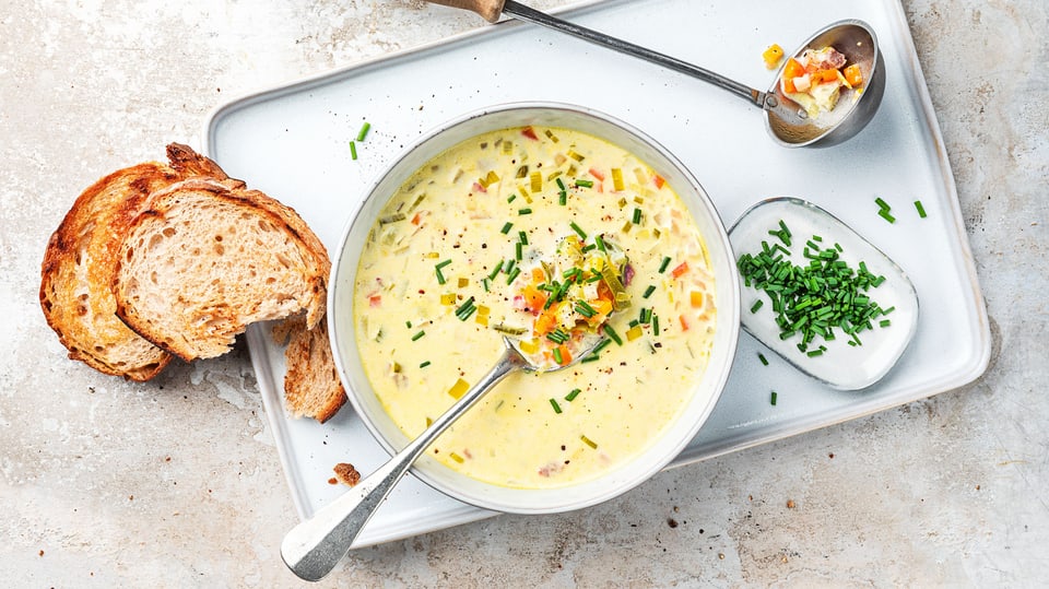 Prättigauer Hochzeitssuppe Rezept für Prättigauer Hochzeitssuppe. Die Bündner Spezialität Prättigauer Hochzeitssuppe.Hochzeitssuppe zum nachkochen.