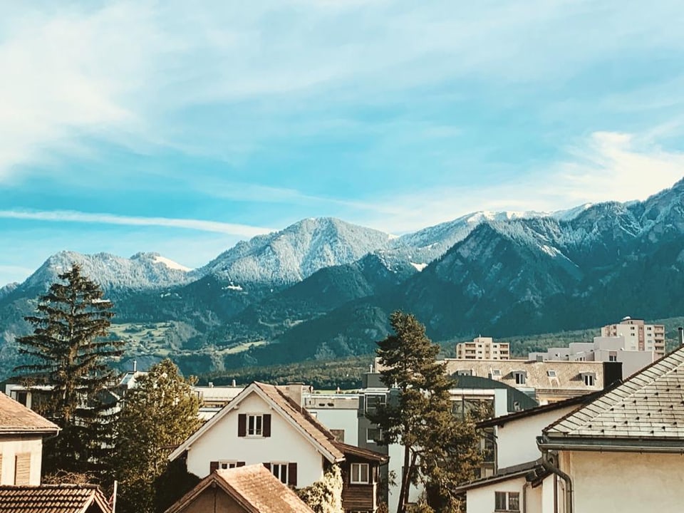 Aussicht auf schneebedeckte Berge in Chur