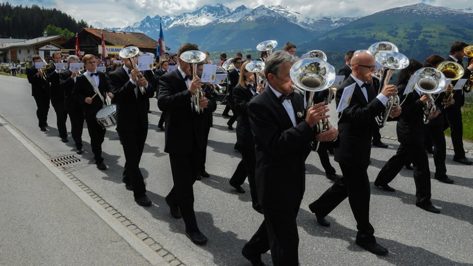 Impressiuns da la festa districtuala da musica a Sursaissa.