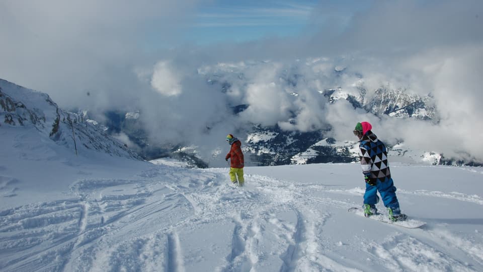 Dus snowboardist sin ina pista ad Arosa.